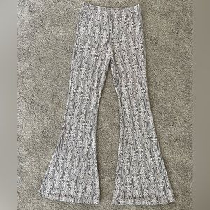 Francesca’s Alya black & white flare pants M
